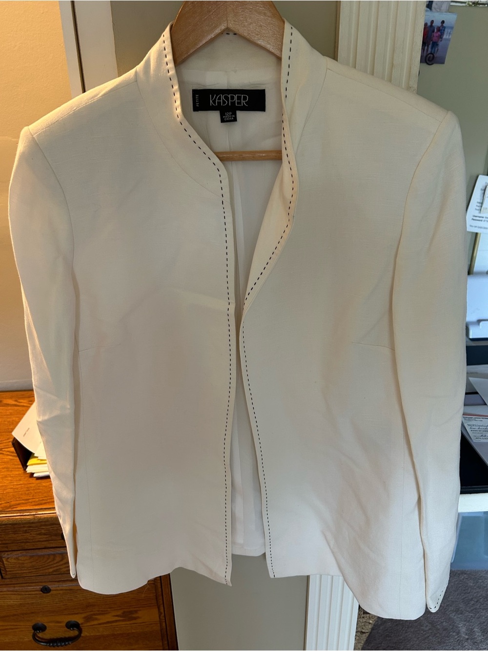 Kasper Cream Collarless Open-Front Blazer with Decorative Stitching size 12P
